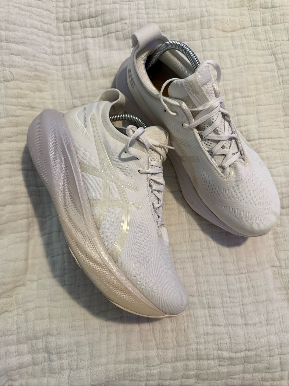 Asics Gel Nimbus 25 White Metallic Running Shoes EUC 1200